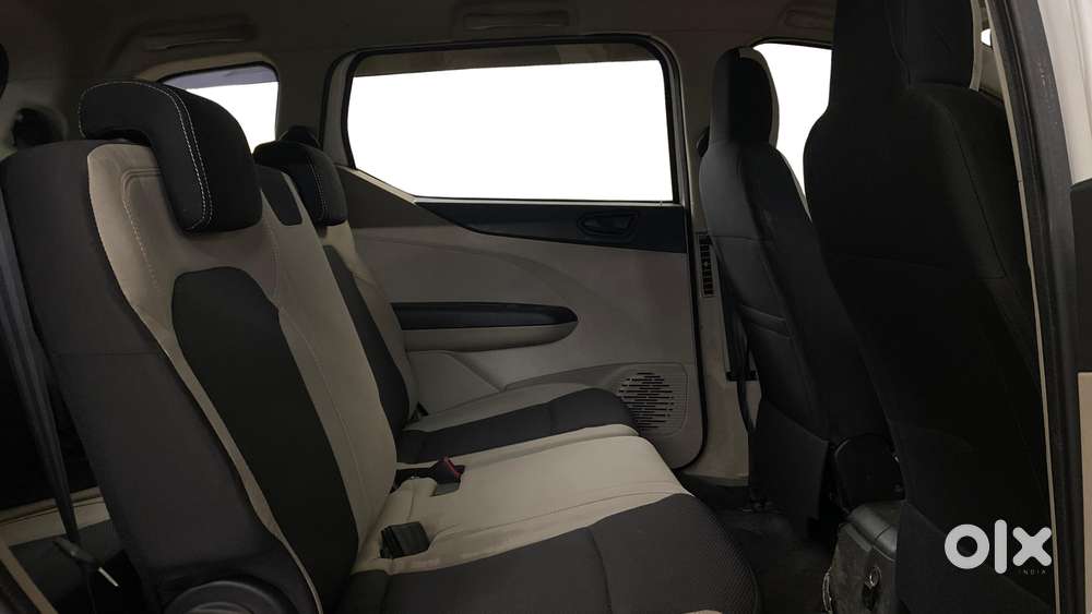 Renault Triber Rxt, 2023, Petrol