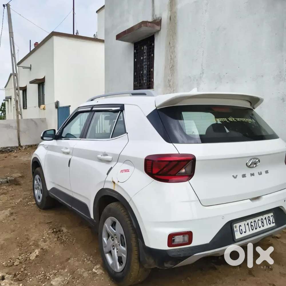 Hyundai Venue 2021 Petrol Manual 66000 Km