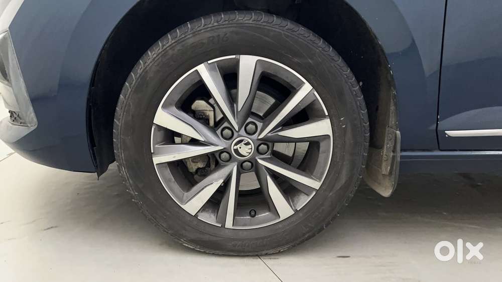 Skoda Slavia Style 1.0l Tsi Mt, 2023, Petrol