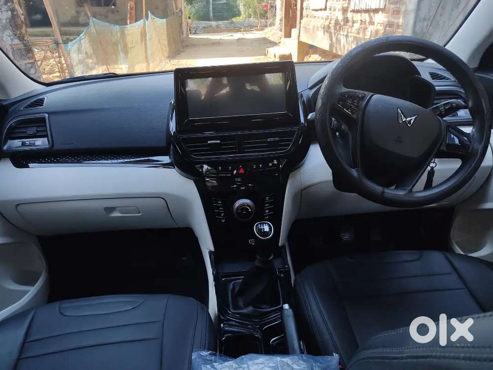 Mahindra Xuv 3xo 2025 Petrol Well Maintained