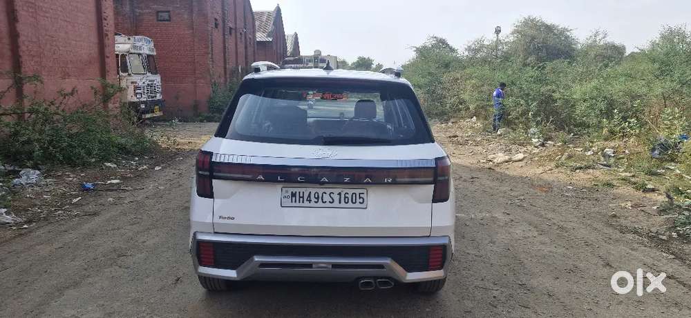Hyundai Alcazar 2025 Petrol 4500 Km Driven With Sunroof 6 Month Old