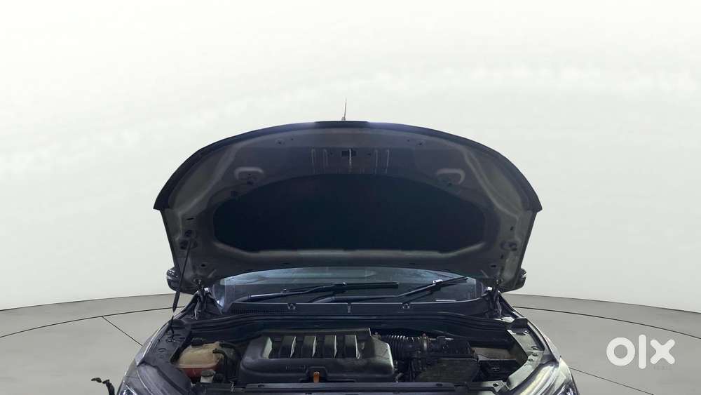 Mahindra Xuv700 2.0 Ax 5 Petrol Mt 7 Str, 2022, Petrol