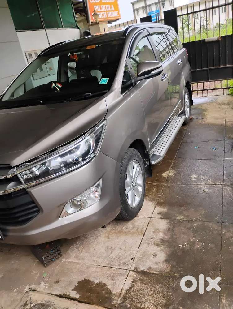 Toyota Innova Crysta 2.4 V 8 2017