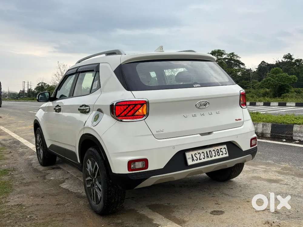 Hyundai Venue 2022 Petrol 30000 Km Driven