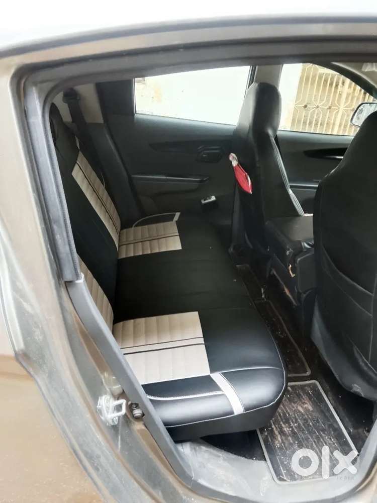Mahindra Kuv 100 2018