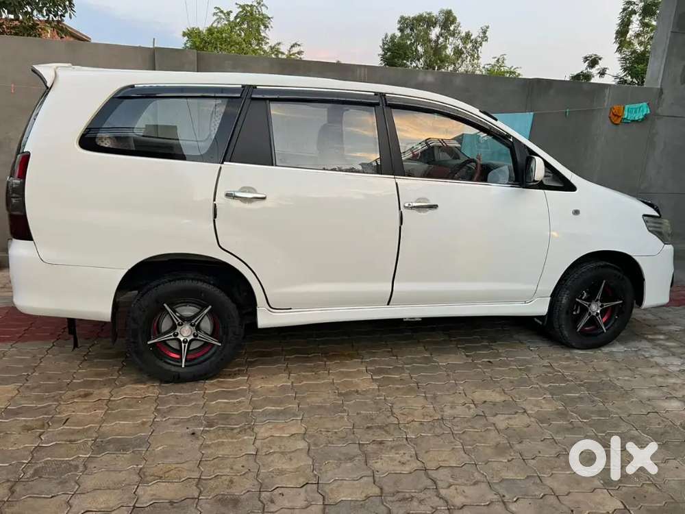 Toyota Innova 2014 Diesel 155000 Km Driven