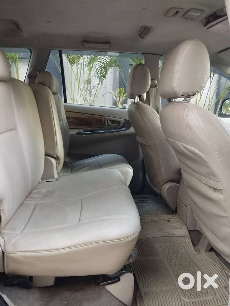 Toyota Innova 2.5 G (diesel) 8 Seater, 2012, Diesel