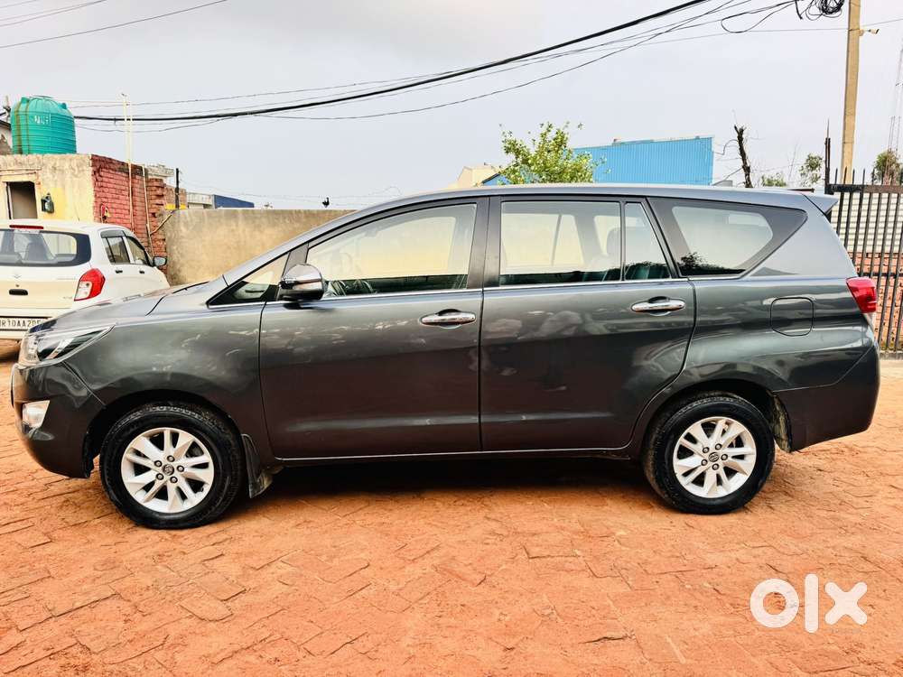 Toyota Innova Crysta 2.4 V 7 Str, 2016, Diesel