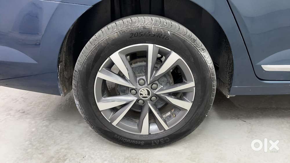 Skoda Slavia Style 1.0l Tsi Mt, 2024, Petrol