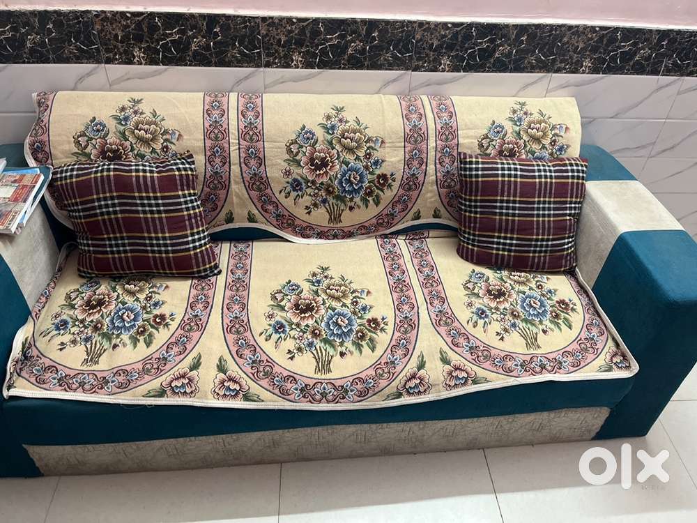 Sofa 5 seater + chalu condition Samsung tv