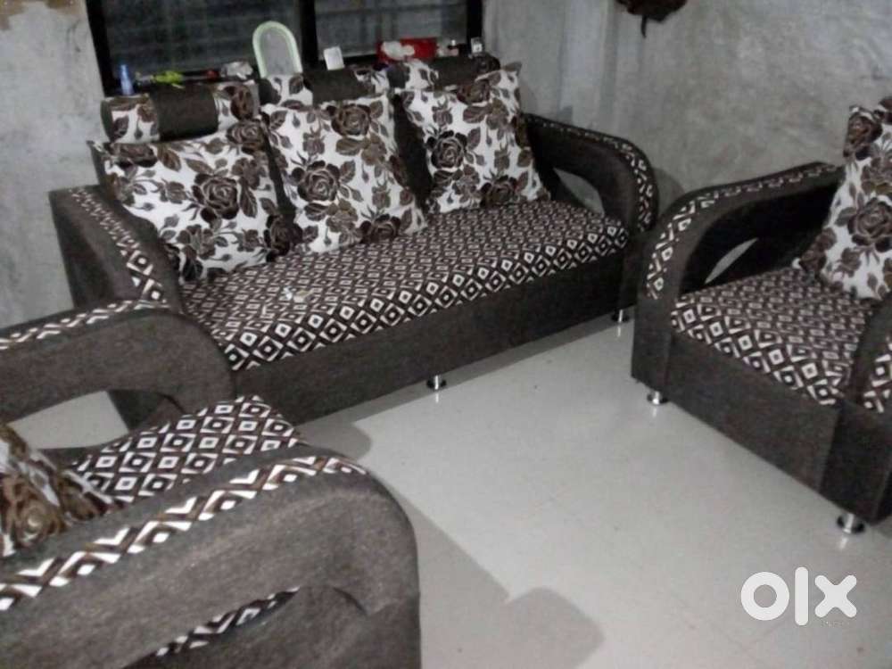 **Sofa Set 5 Seater Fabric Sofa Good Condition**