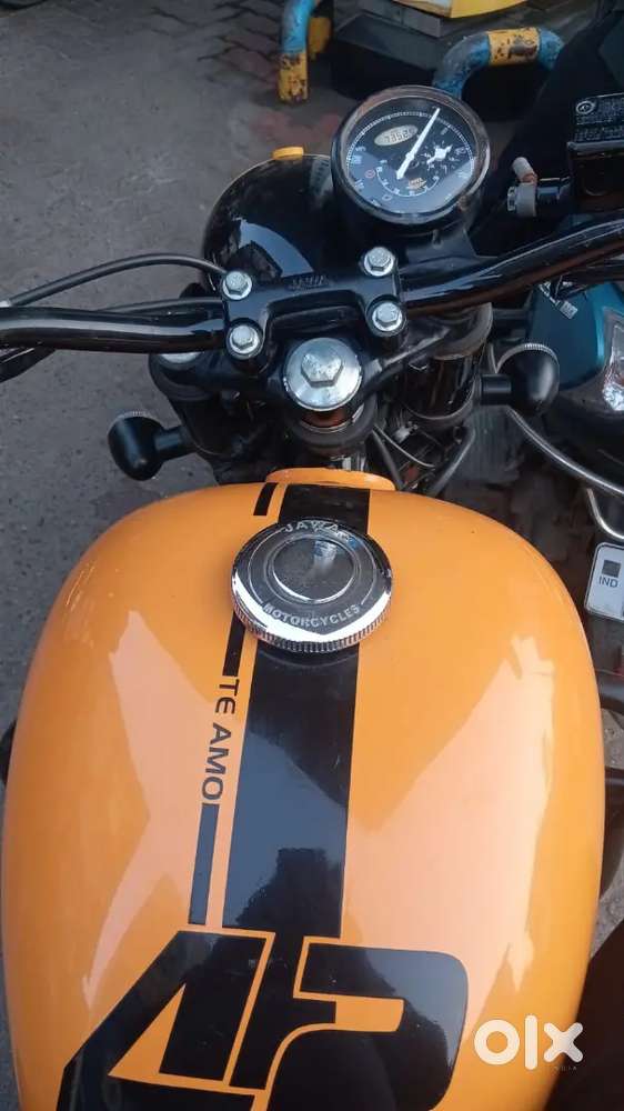 Jawa 42 2020 bike just 99000 , 3rd Owner only on documents.