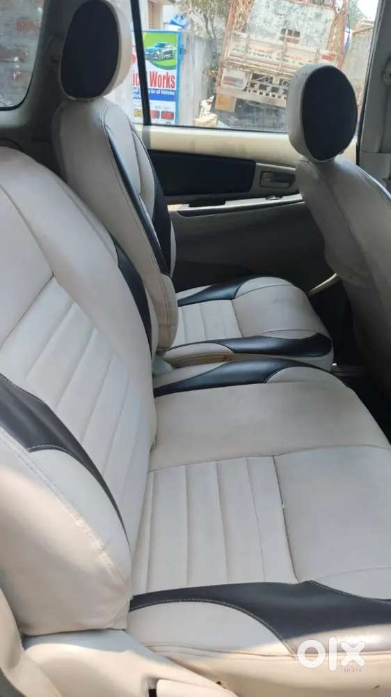 Toyota Innova 2012