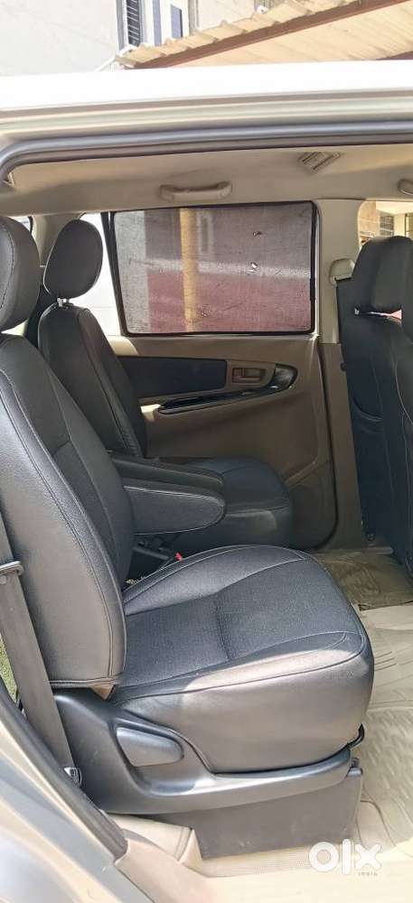 Toyota Innova 2.5 G (diesel) 7 Seater Bs Iv, 2016, Diesel