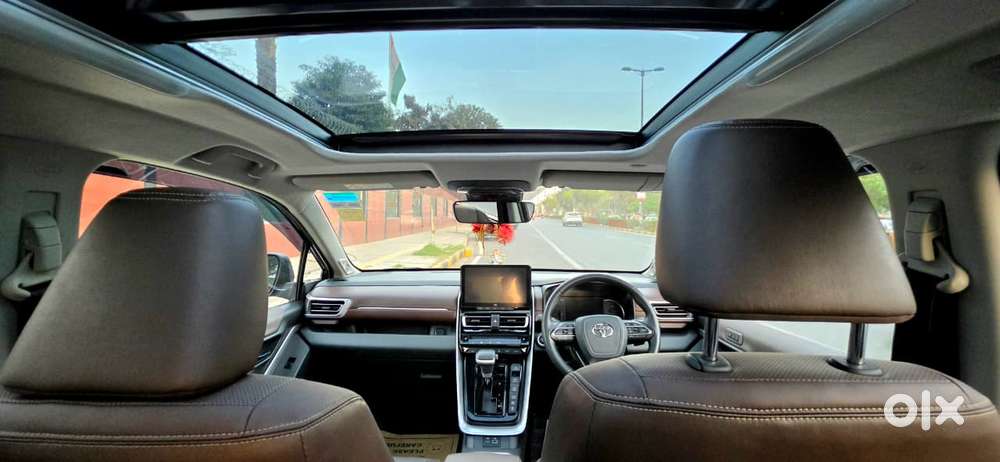 Toyota Innova Hycross