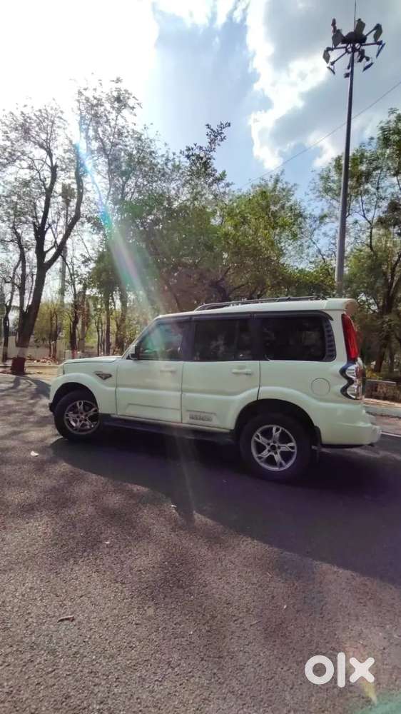 2015 Mahindra Scorpio S10 Classic  1st Owner  Diesel  98939 Km