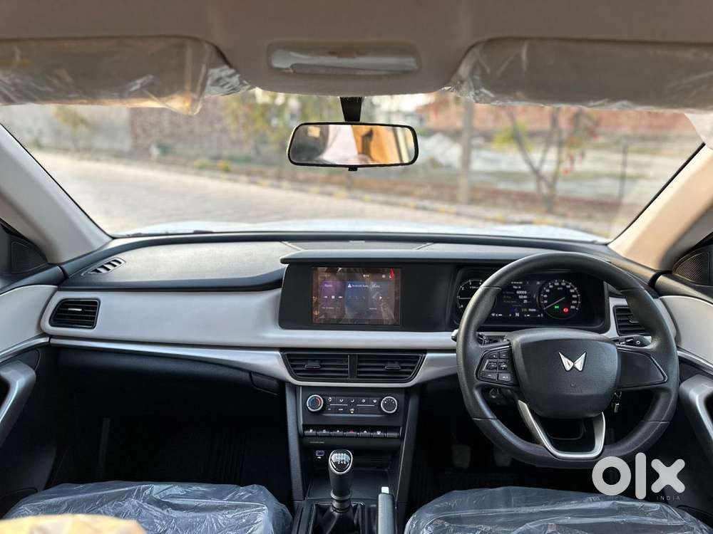 Mahindra Xuv700 2.2 Mx Diesel Mt 5 Str, 2022, Diesel