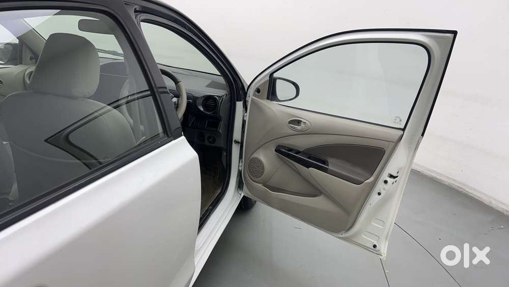 Toyota Etios Liva 2011-2012 V, 2016, Petrol