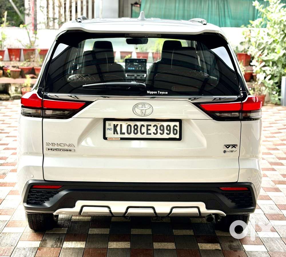 Toyota Innova Hycross 2.0 Vx (o) Hybrid 7 Str, 2025, Cng & Hybrids