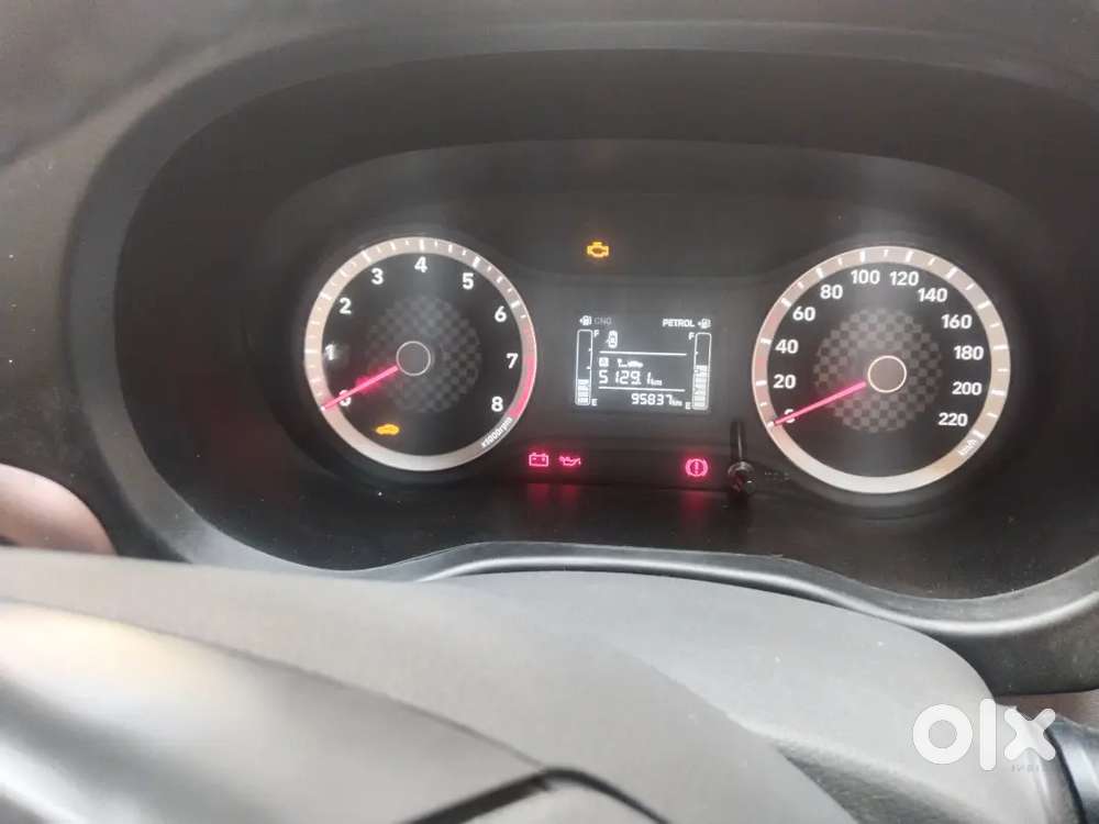 Hyundai Aura 2022 सीएनजी और अन्य 95000 Km Driven