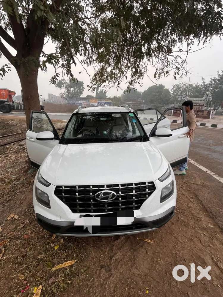 Hyundai Venue 2020 Petrol Well Maintained