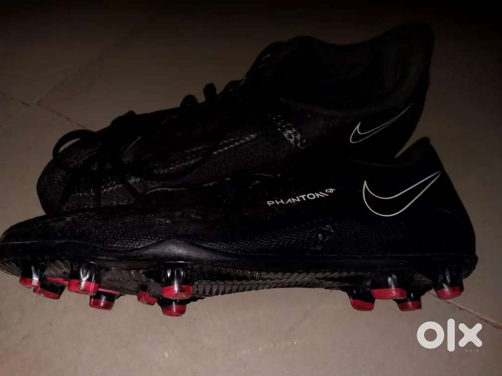 Nike phantom football boot US 8