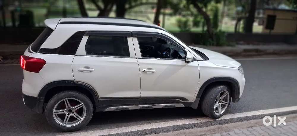 Brezza Lxi Optional 
October 2021
First Owner 

Dono Original Key Avl