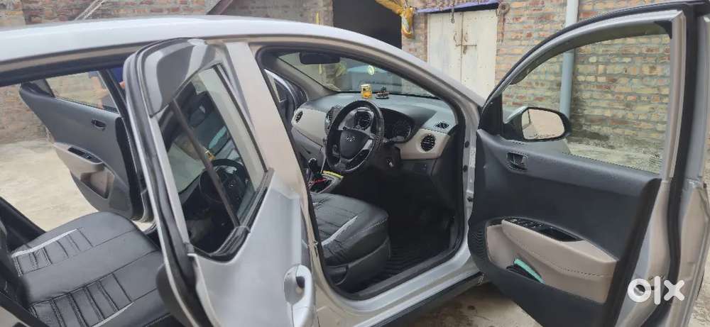 Teacher Driven Hyundai Grand I10 2017 Diesel.  Zero Depreciation Insur