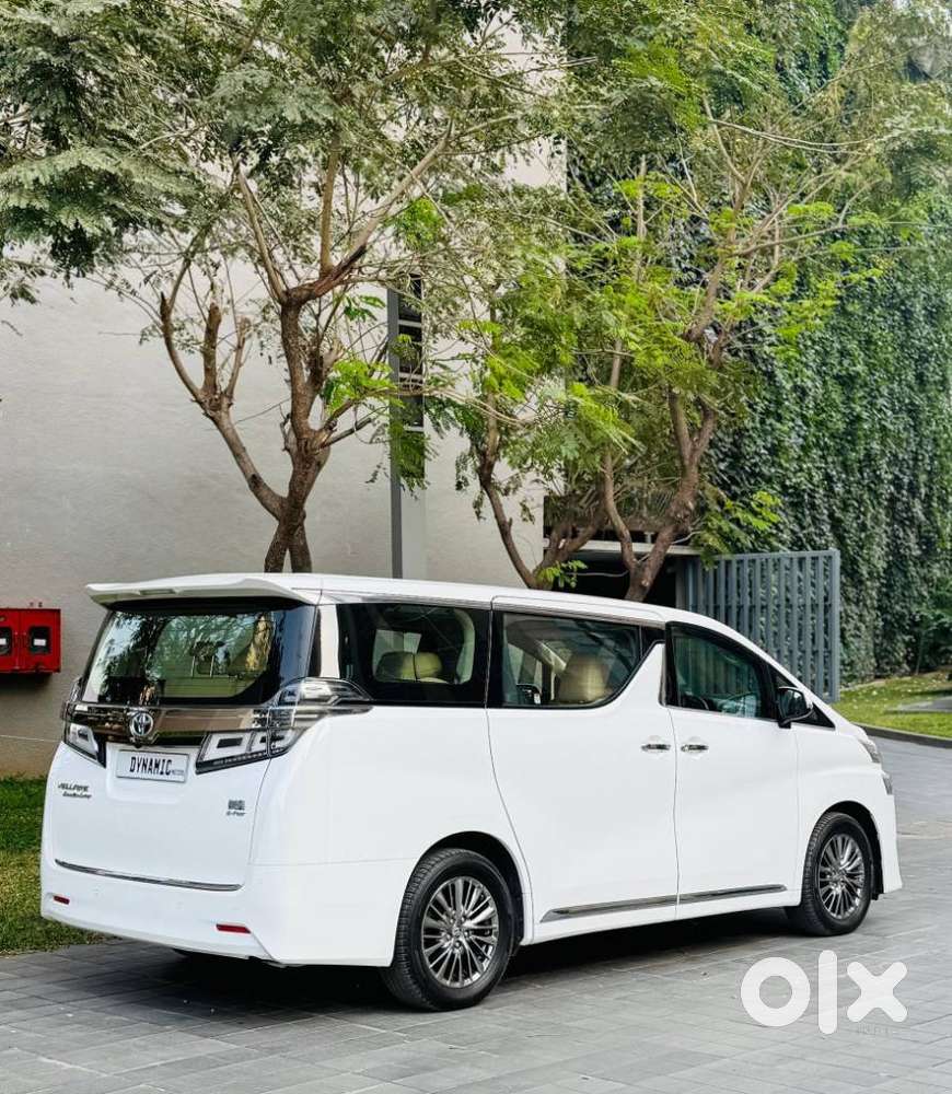 Toyota Vellfire 2.5 Hybrid, 2023, Petrol