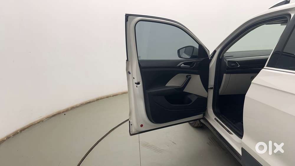 Volkswagen Taigun Topline 1.0 Tsi At (electric Seats), 2023, Petrol
