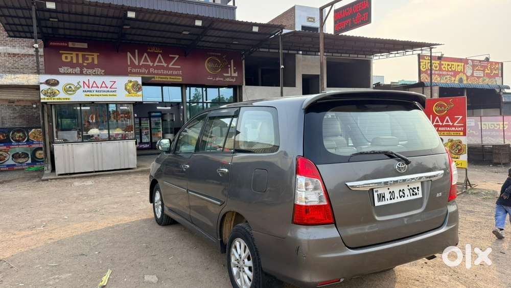 Toyota Innova 2.5 V Diesel | 1st Owner | Mh-20 Registered