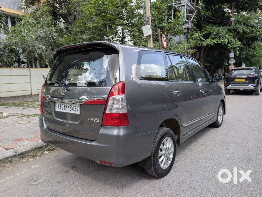 Toyota Innova 2.5 V 7 STR, 2013