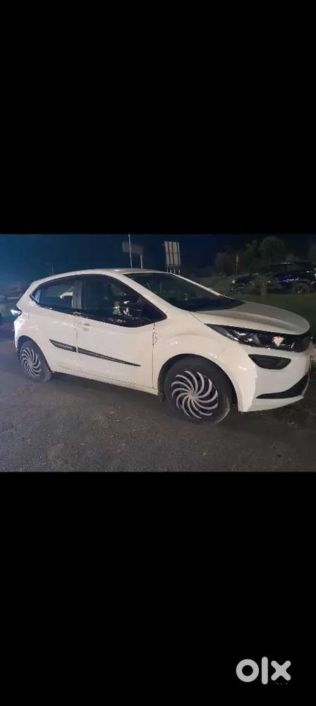 Tata Altroz With Sunroof For Sale
