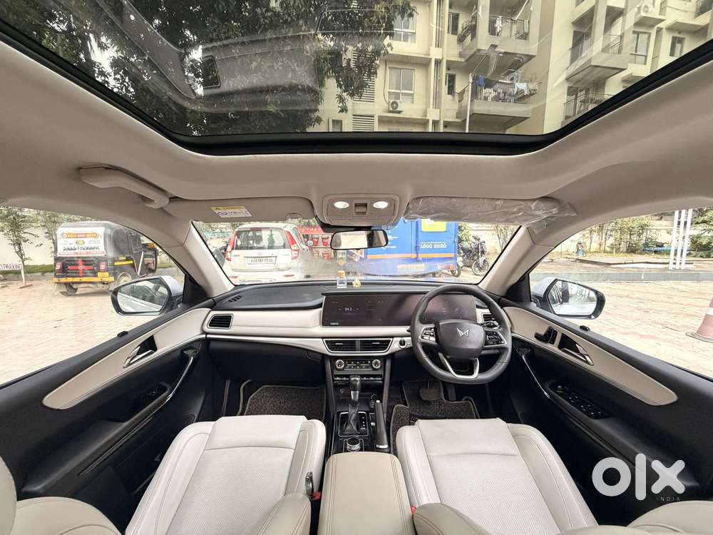 Mahindra Xuv700 2.0 Ax 7 Petrol At Str, 2022, Petrol