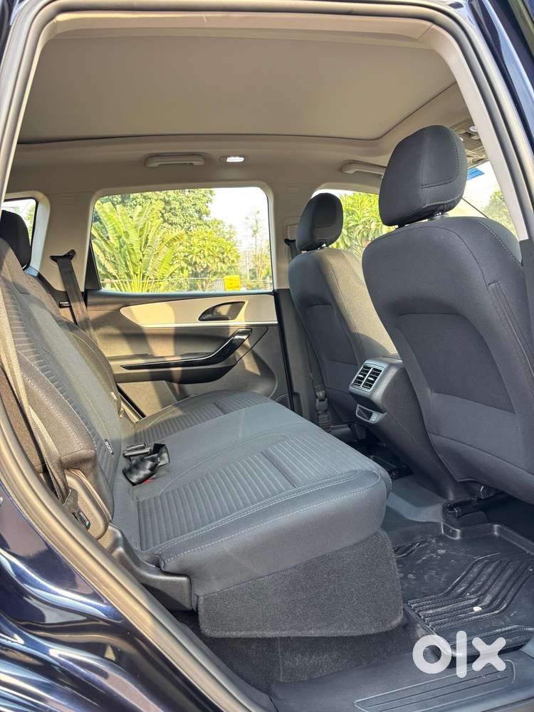 Mahindra Xuv700 2.0 Ax 5 Petrol At Str, 2023, Petrol