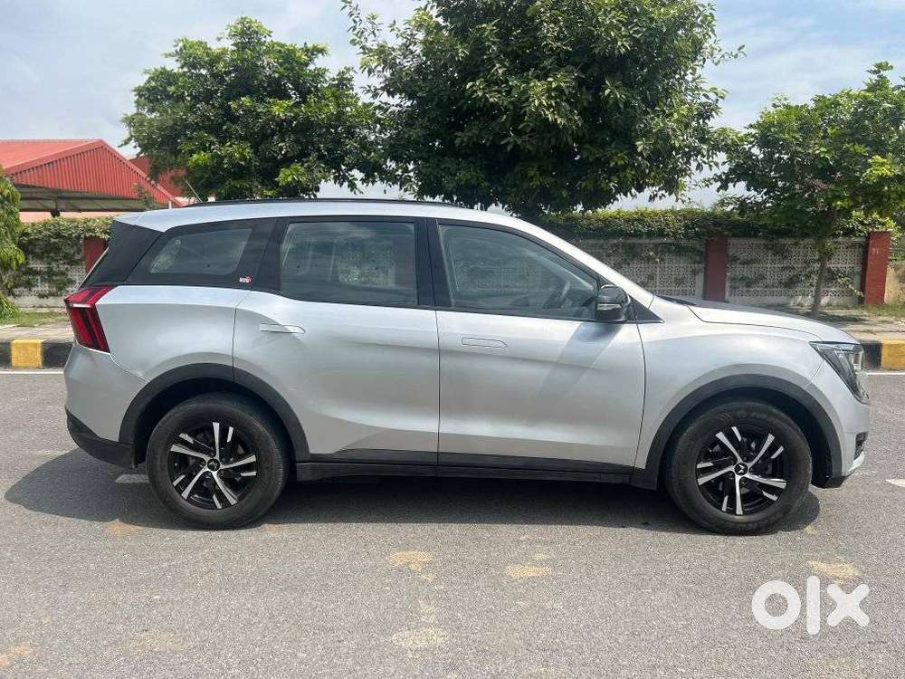Mahindra Xuv700 2.0 Mx Petrol Mt 5 Str, 2023, Petrol