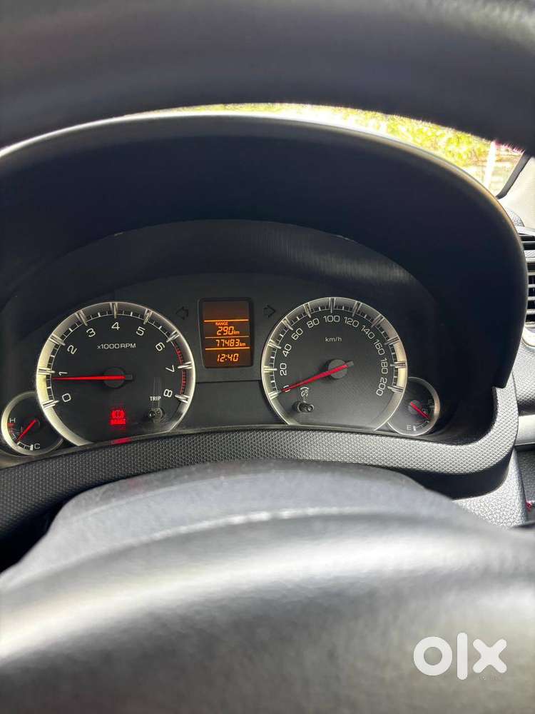 Well-maintained Maruti Suzuki Swift Vxi 2013 Petrol