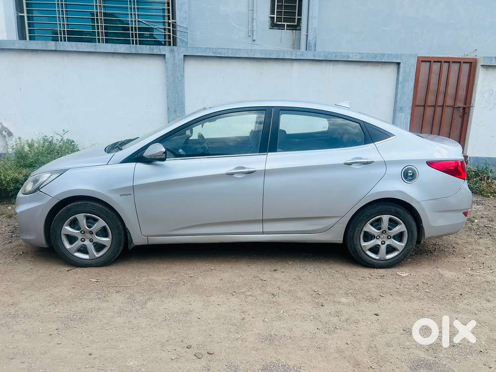 Hyundai Fluidic Verna 2013 Manual
