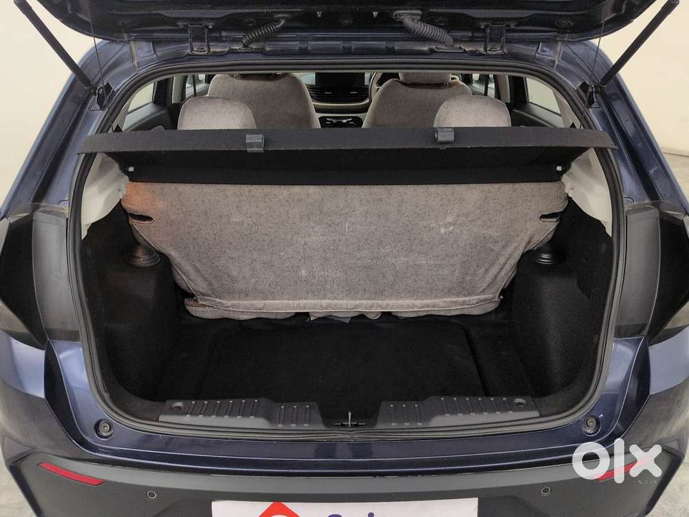 Tata Altroz Xe Petrol, 2025, Petrol