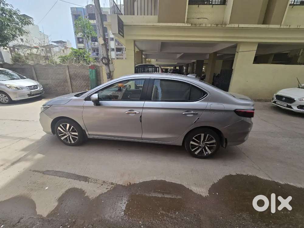 Single Handed Used Car , Dr's Car Clean Interior