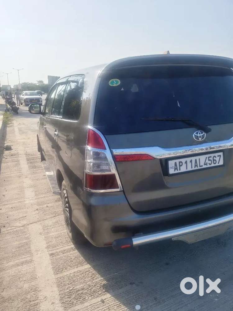 Toyota Innova 2.5g  2011