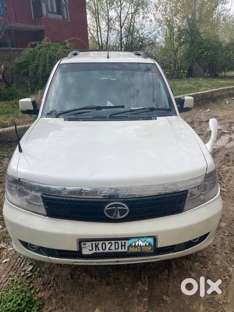 Tata Safari Storme 2015