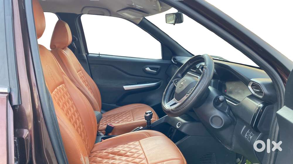 Nissan Magnite 1.0 Xv Premium, 2021, Petrol