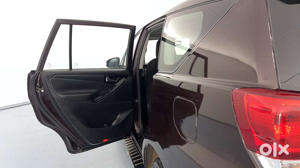 Toyota Innova Crysta [2020-ongoing] 2.4 Gx 7 Str, 2017, Diesel