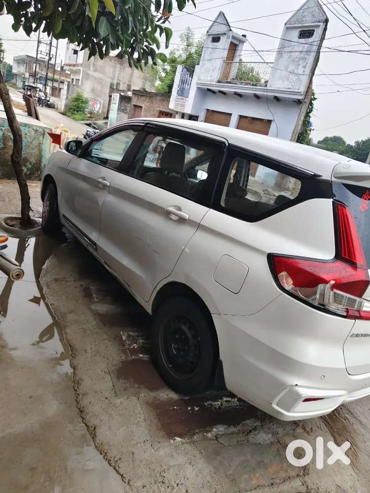 Maruti Suzuki Ertiga 2024 Variant Vxi Cng