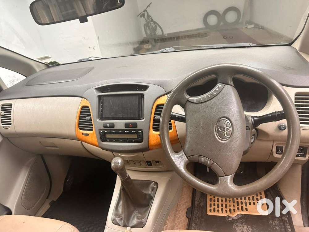 Toyota Innova 2011