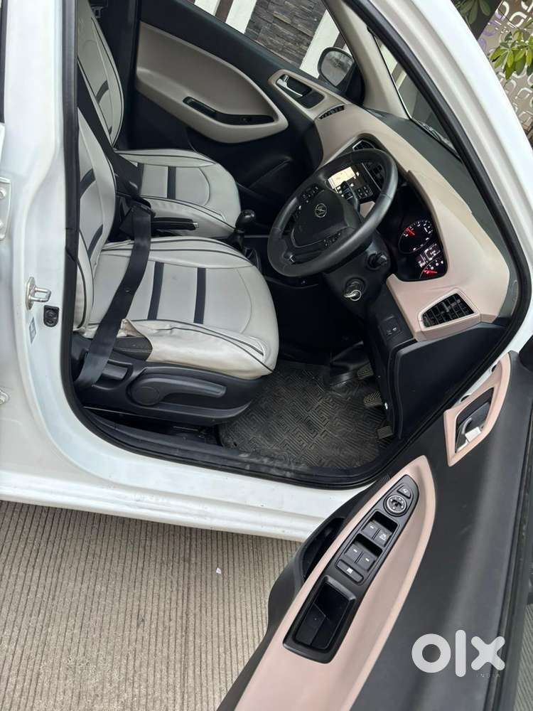 Hyundai I20 Sportz 1.2 Mt Dual Tone, 2019, Petrol