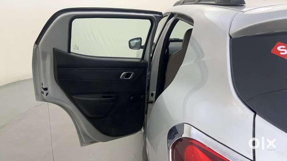 Renault Kwid 2019-ongoing 1.0 Rxt Amt (o), 2018, Petrol