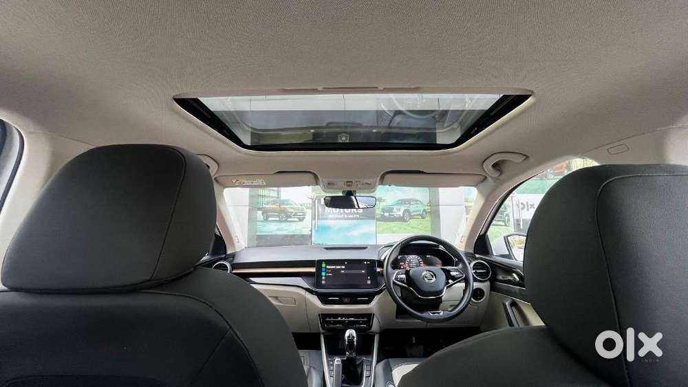 Skoda Slavia 1.0 Tsi Style At, 2025, Petrol