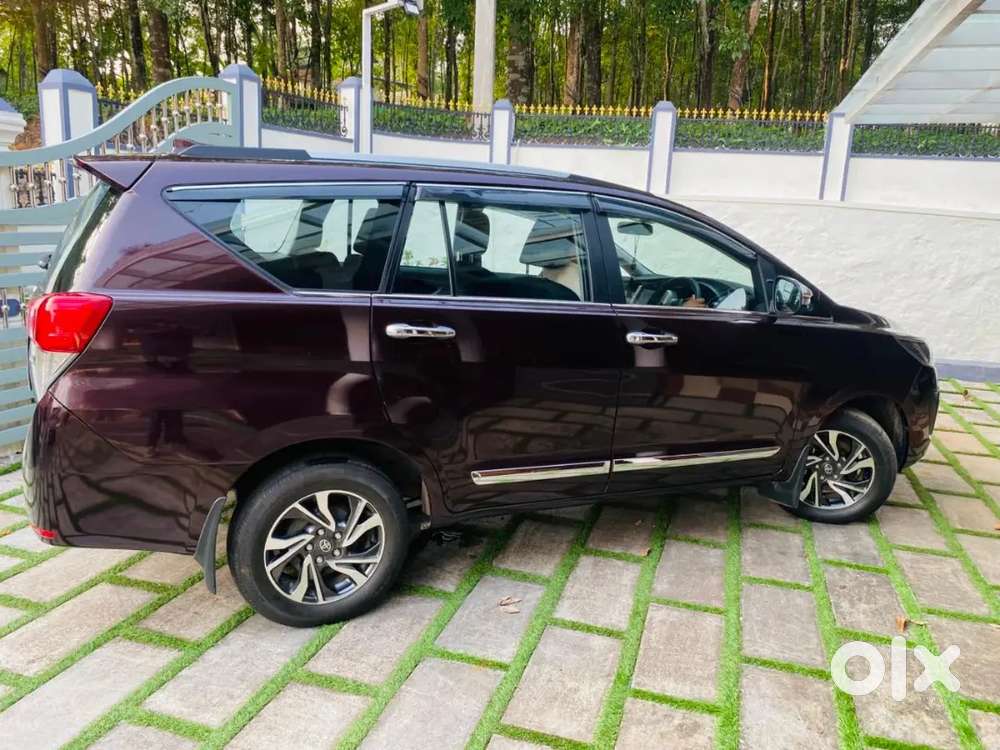 Toyota Innova Crysta 2022 Diesel 30000 Km Driven